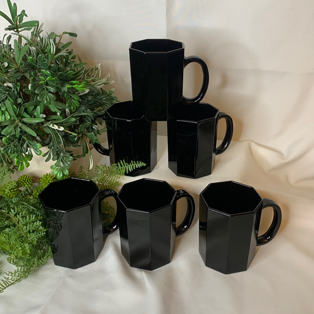 Beautiful set of 6 black Arcoroc octagon coffee mugs made in France